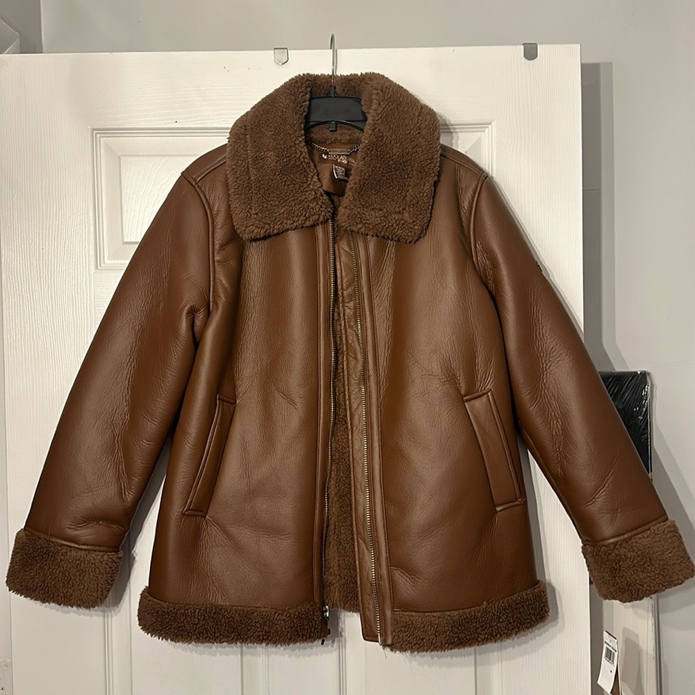 Ugg women jacket ,brown collar medium size. Brand new!